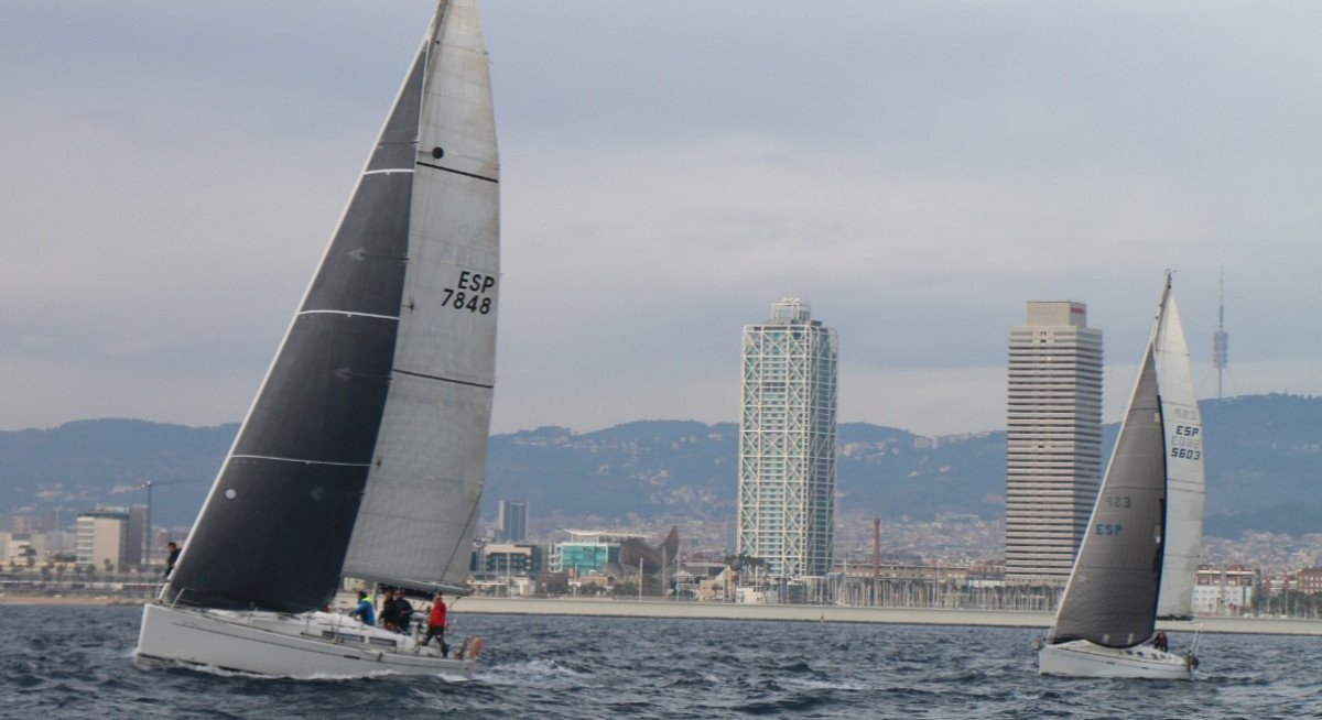 arco leninismo Facilitar Salida de club de 2 horas de vela de crucero en Barcelona | Plan …